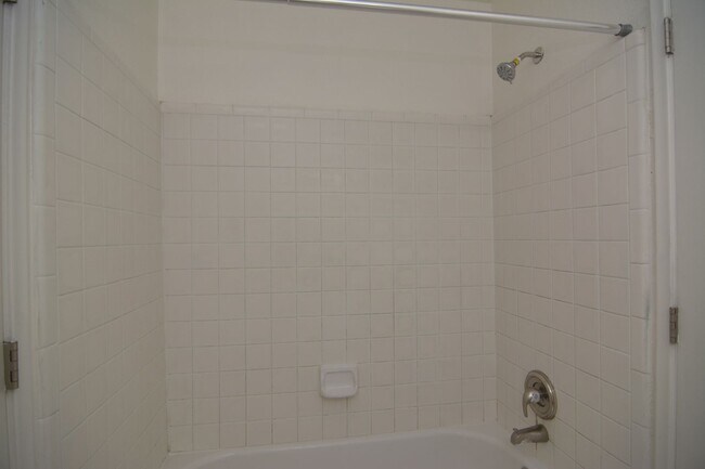 Building Photo - Updated 3  Bedroom 2 Bath Home! Located in Convenient South Tucson Location!