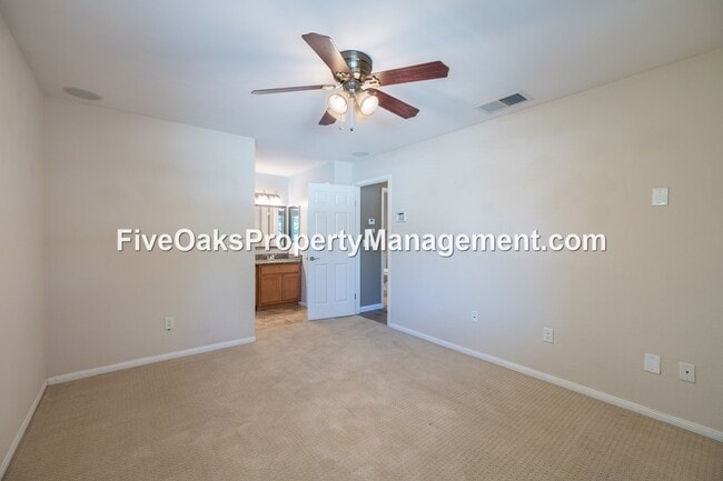 Building Photo - 3715 Tallyho Dr