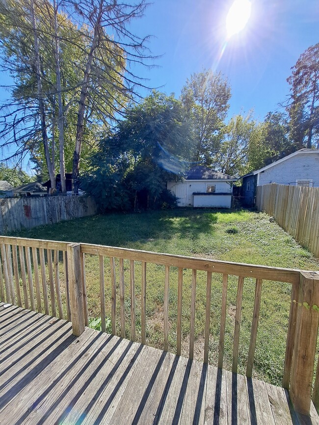 Building Photo - 44 E Parkwood Dr