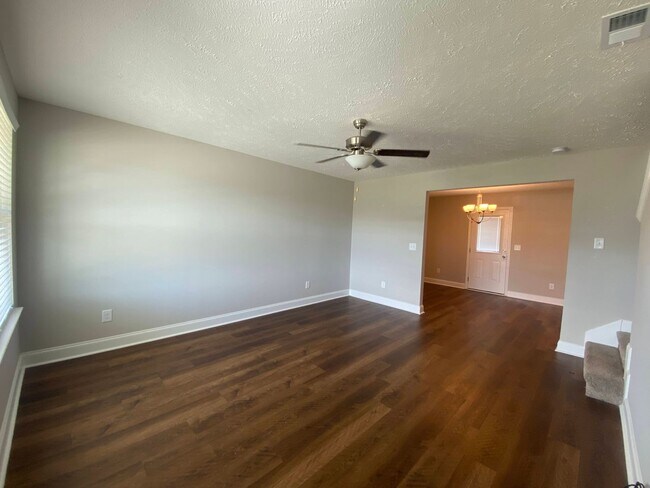 Building Photo - 1008 Berra Dr