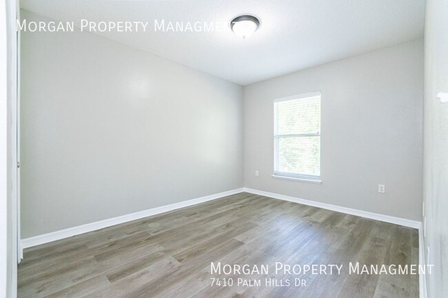 Building Photo - 7410 Palm Hills Dr