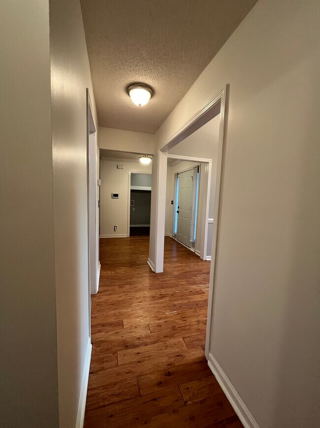 Building Photo - 107 Vanessa Dr