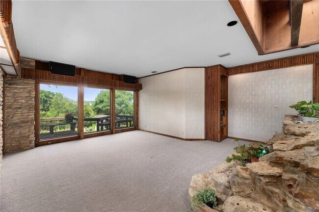 Building Photo - 610 Lancelot Way