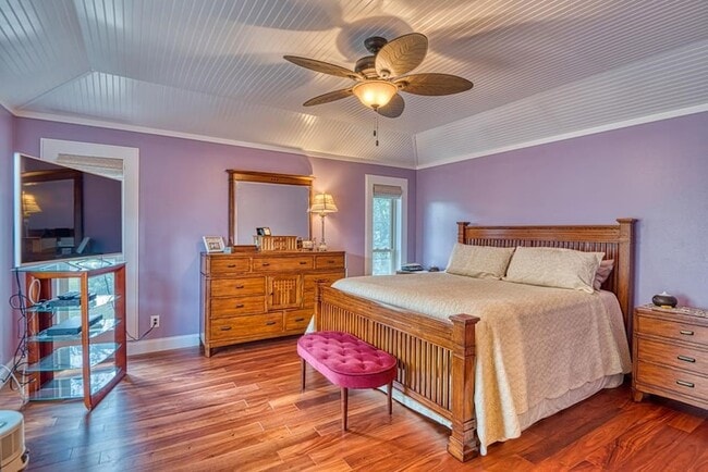 Building Photo - 821 Laura Belle Dr