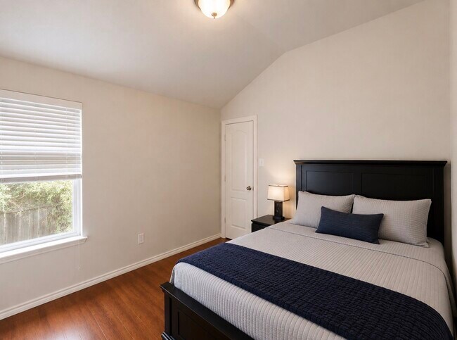 Building Photo - 1318 Colonial Manor Dr