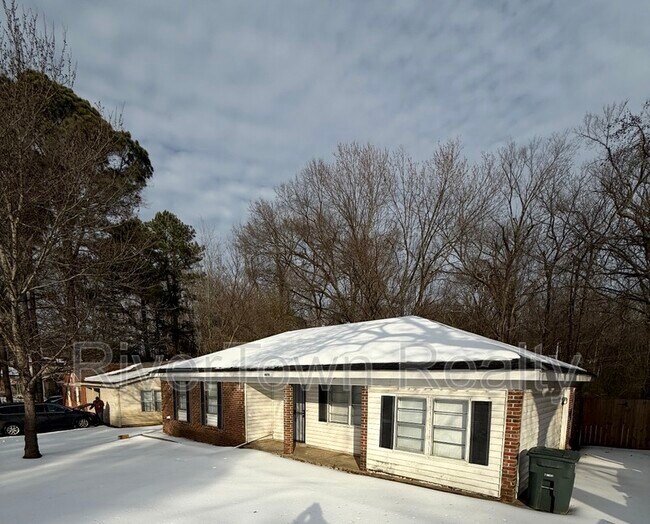 Building Photo - 4070 Kerwin Dr