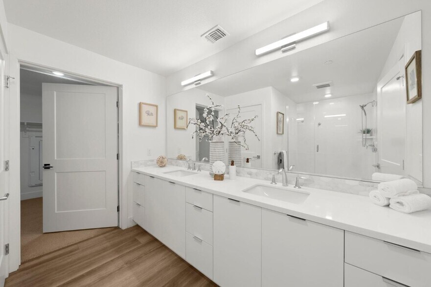 Building Photo - 3578 Rambla Pl