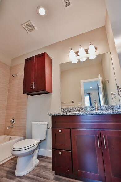 Building Photo - 3245 Dixie Dr