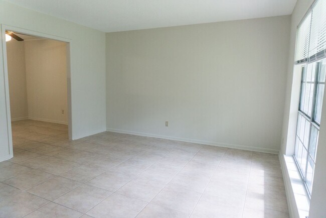 Building Photo - 1225 Parktown Dr