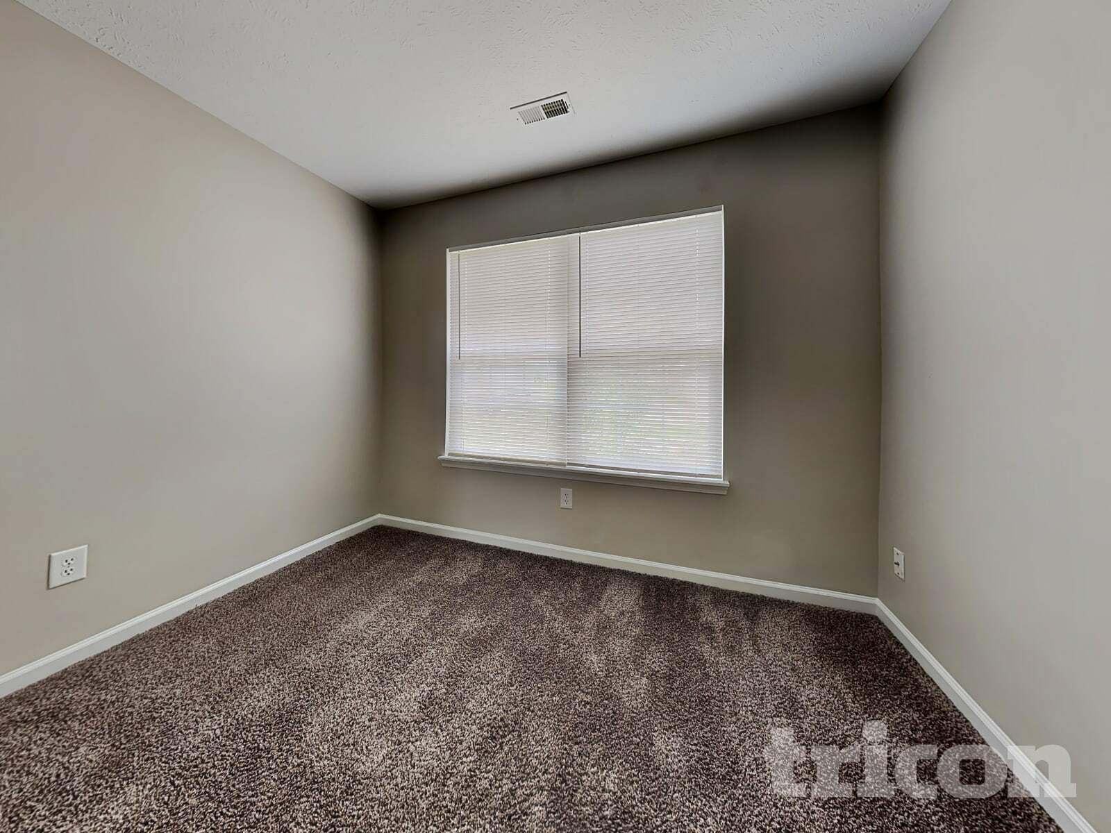 Building Photo - 943 Farmington Trail