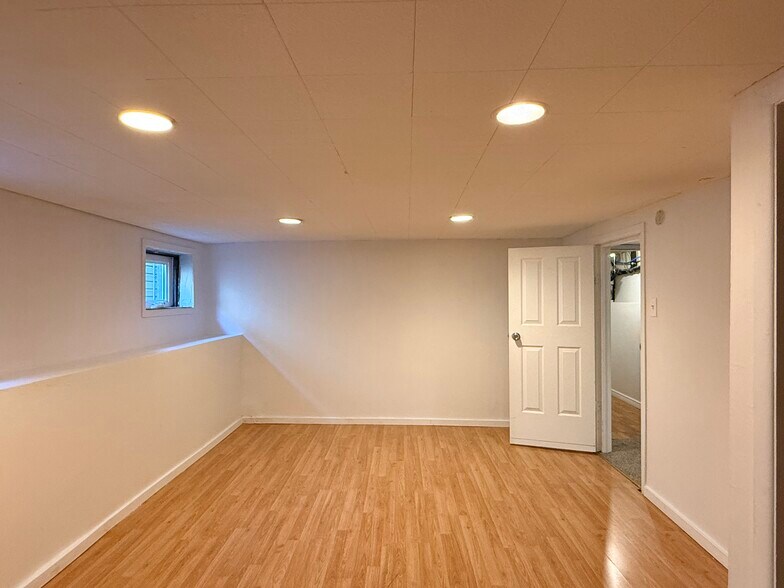 Building Photo - 547 E 2700 S
