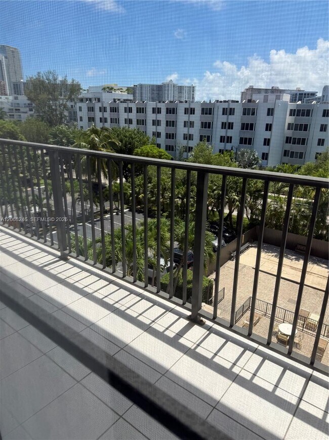 Building Photo - 250 181 Dr