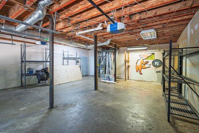 Building Photo - 4BR Home on 1 Acre with Finished Basement in Fayetteville