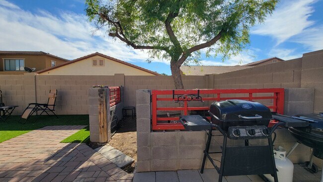 Building Photo - Gorgeous Home with Master Bedroom Downstairs!