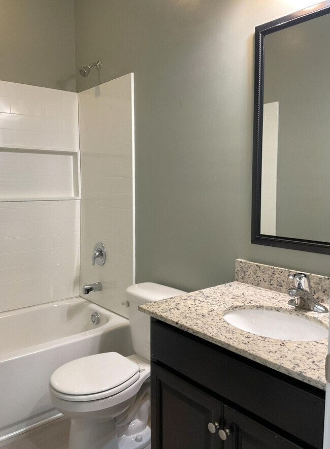 Building Photo - 502 Geranium St