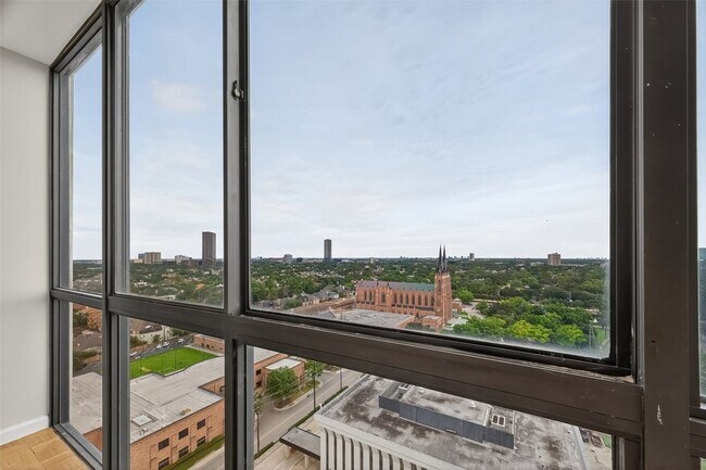 Building Photo - 5001 Woodway Dr