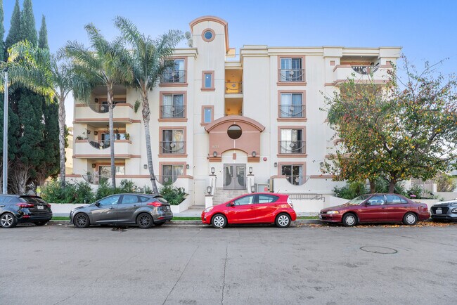 Primary Photo - 1621 Barry Ave