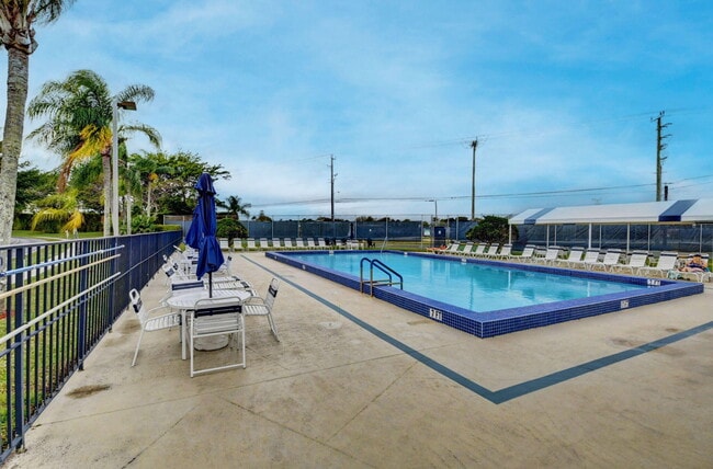 Building Photo - 5753 Spindle Palm Ct