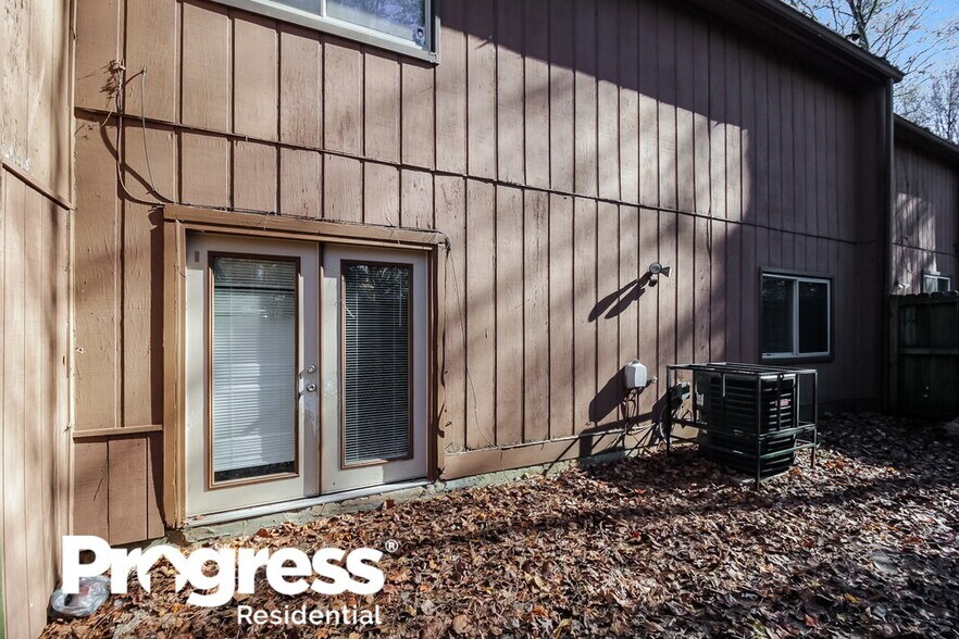 Building Photo - 972 Pine Hollow Rd