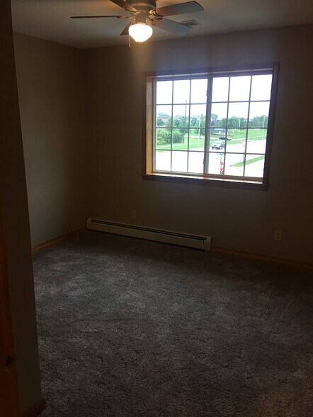 Building Photo - 411 Darlene Dr