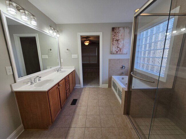 Building Photo - 641 Orchard Falls Dr