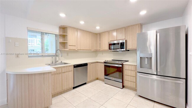 Building Photo - 8483 SW 137th Ave
