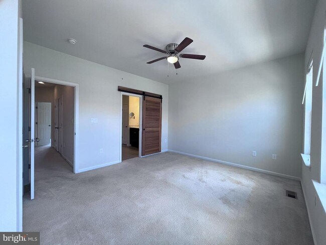 Building Photo - 6082 Forum Sq