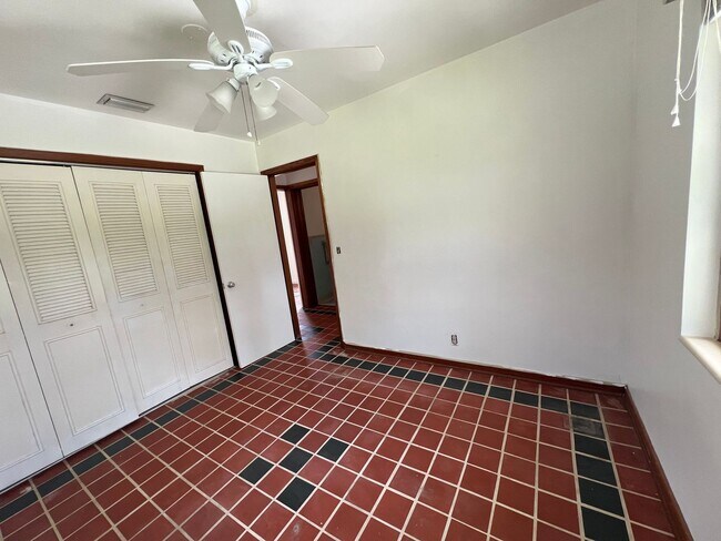 Building Photo - $1,325 ** Annual Lease ** 1 Bedroom / 1 Ba...