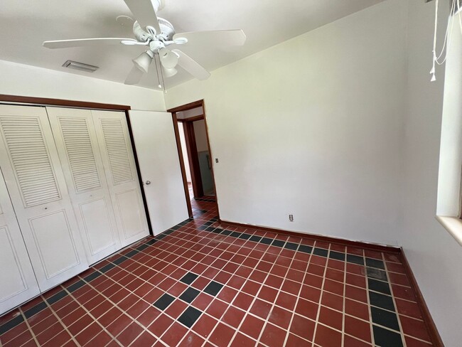 Building Photo - $1,375 ** Annual Lease ** 1 Bedroom / 1 Ba...