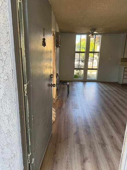 Building Photo - 6819 Variel Ave