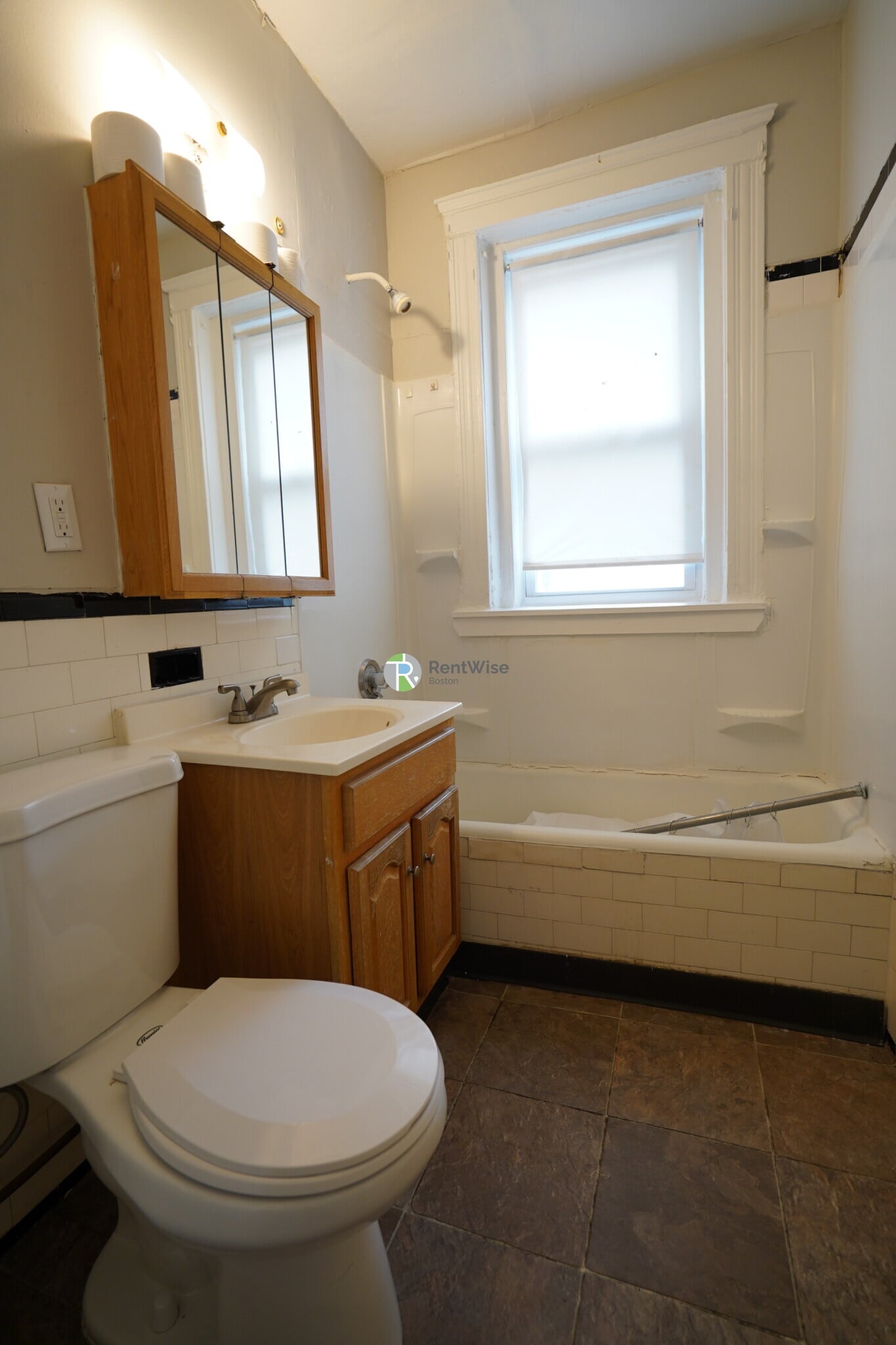 Building Photo - 47 Linden St