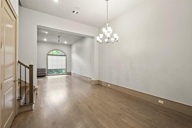 Building Photo - 1405 Lake Pointe Pkwy