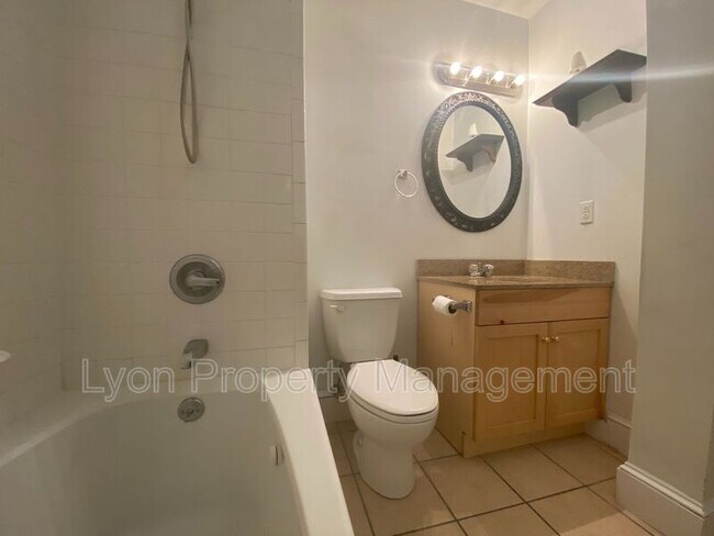 Building Photo - 426 Mt Hope St