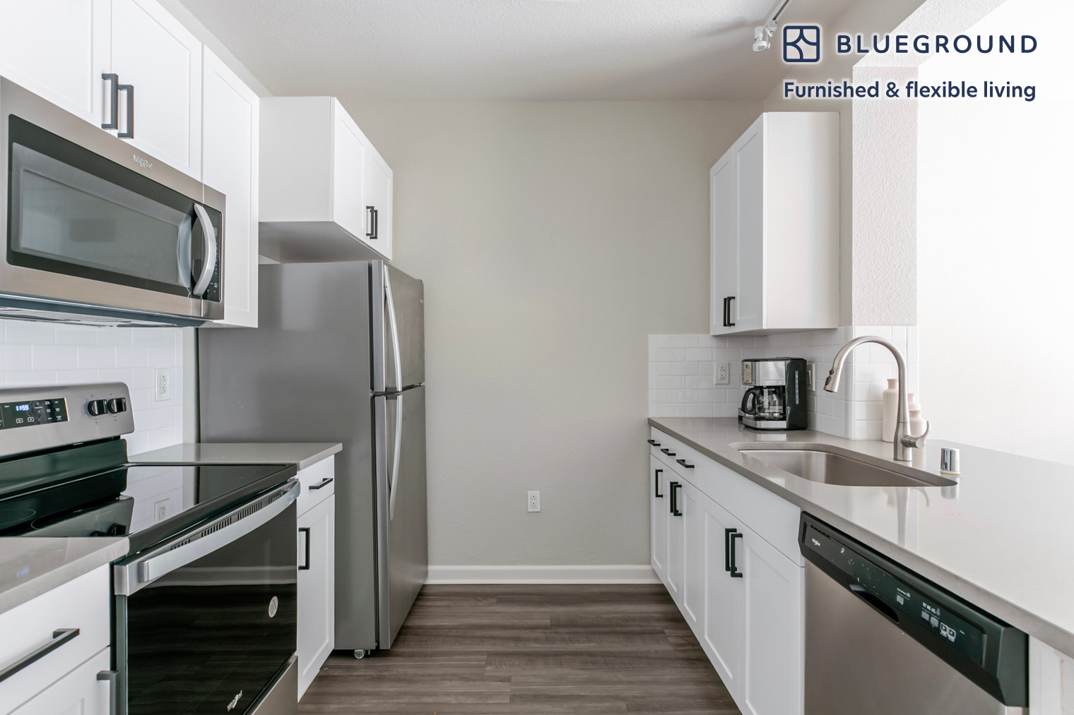 Building Photo - 5684 Bay St