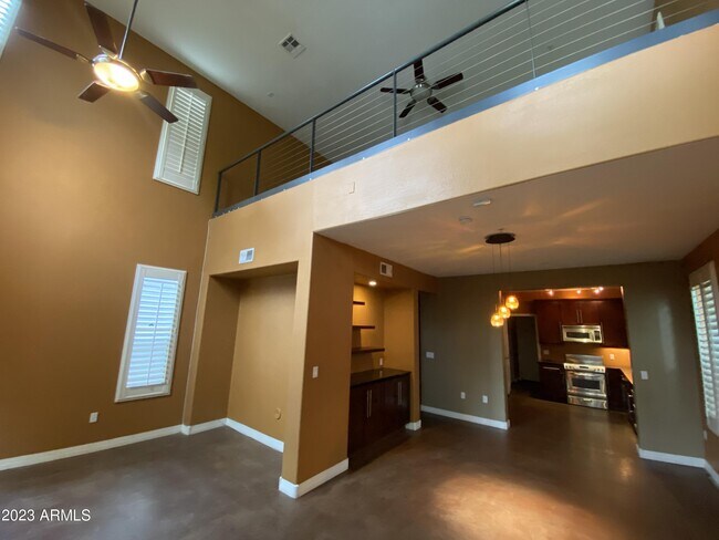 Building Photo - 615 E Portland St