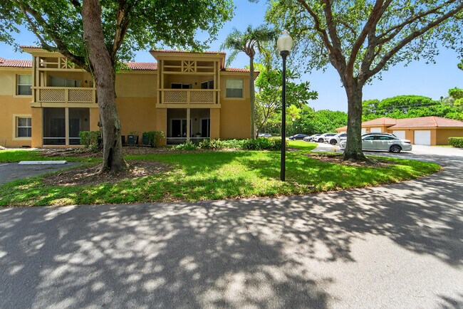 Building Photo - 4807 Via Palm Lakes Via