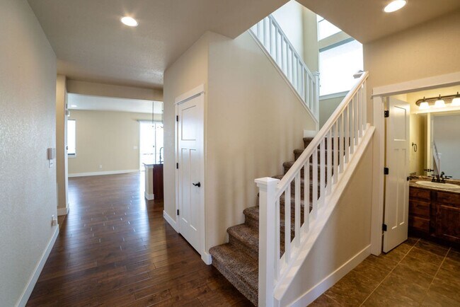 Building Photo - Bright & Spacious 3 Bed + Loft | 3-Car Garage in North Fort Collins