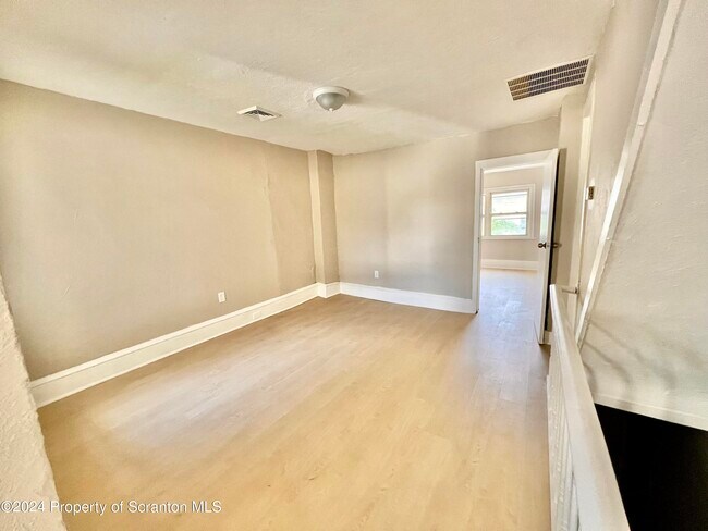 Building Photo - 1007 Washburn St