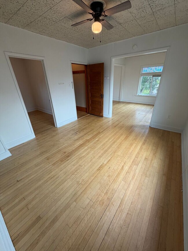 Building Photo - 409 N 51st Ave W