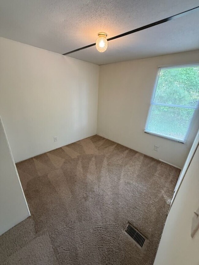 Building Photo - 1066 Worthville Rd