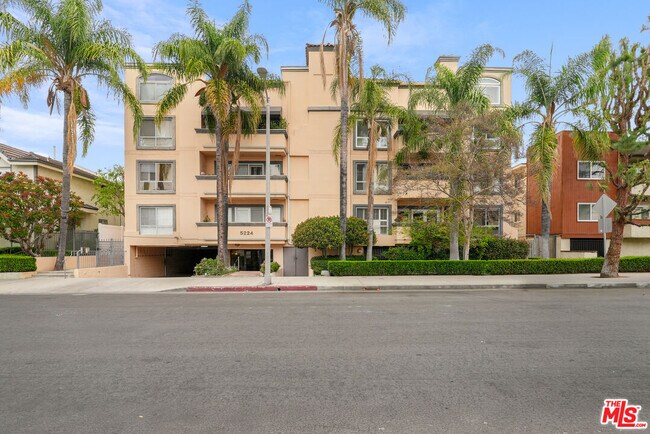 Building Photo - 5224 Zelzah Ave