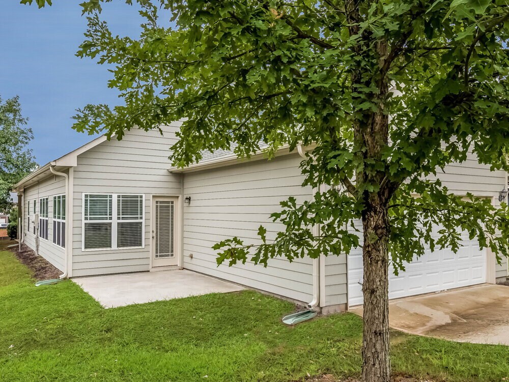 Building Photo - 92 Majestic Dr