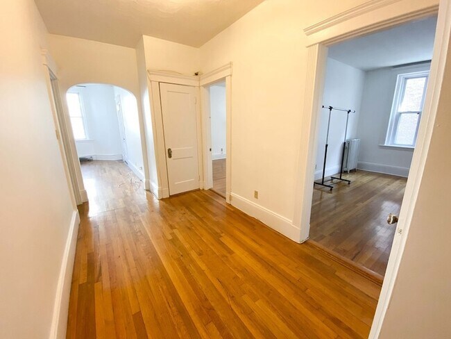 Building Photo - 15 Parkman St