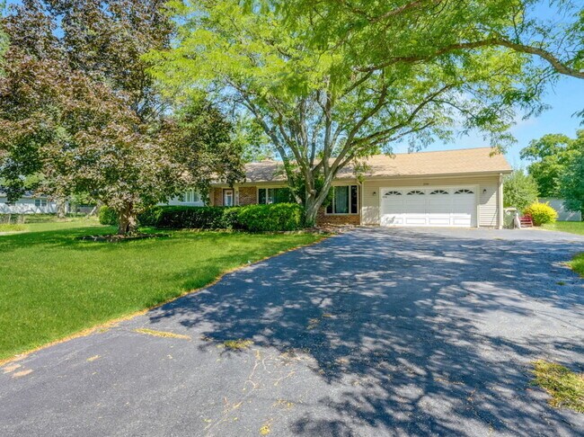 Building Photo - 2226 Shannondale Dr