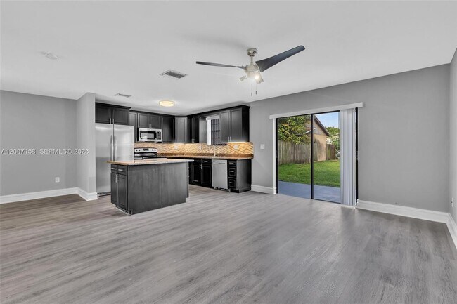 Building Photo - 14212 NE 4th Ave