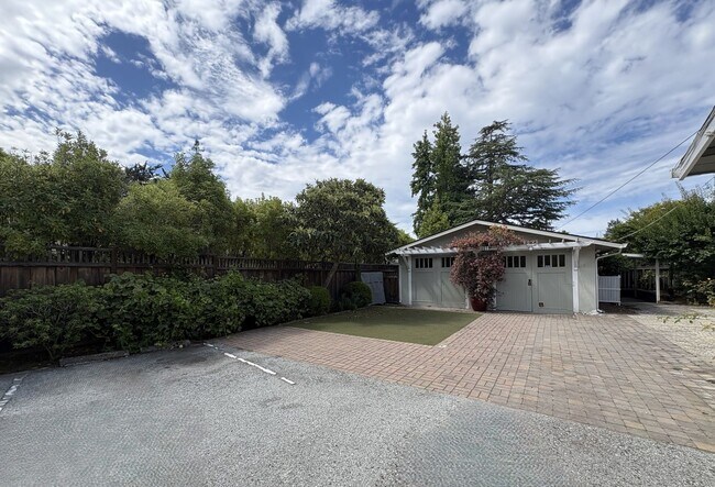 Building Photo - Exceptional Estate with Main Residence, Two ADUs & Office