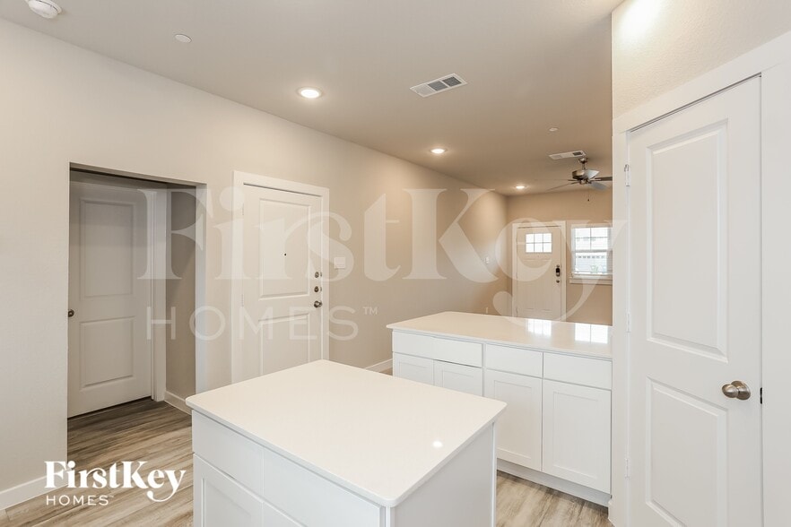 Building Photo - 339 Niki Dr