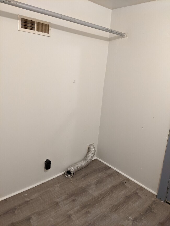 Laundry - 1080 10th Ave