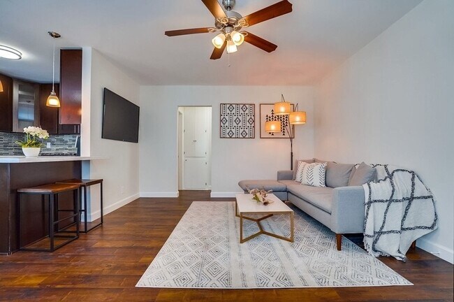 Building Photo - Modern Courtyard-Style Living in Hyde Park — Secure, Pet-Friendly & Minutes from LAX