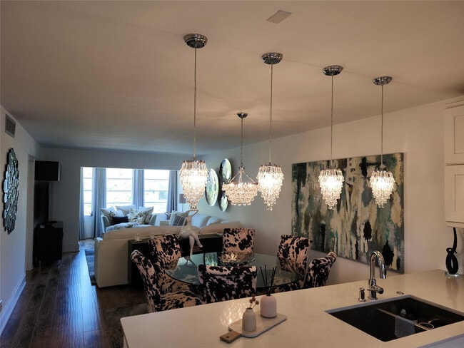 Building Photo - 301 Cambridge Rd